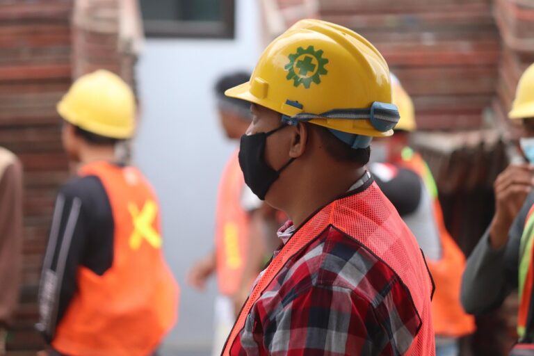 Gambar K3 (Keselamatan dan Kesehatan Kerja) di Lingkungan Kerja